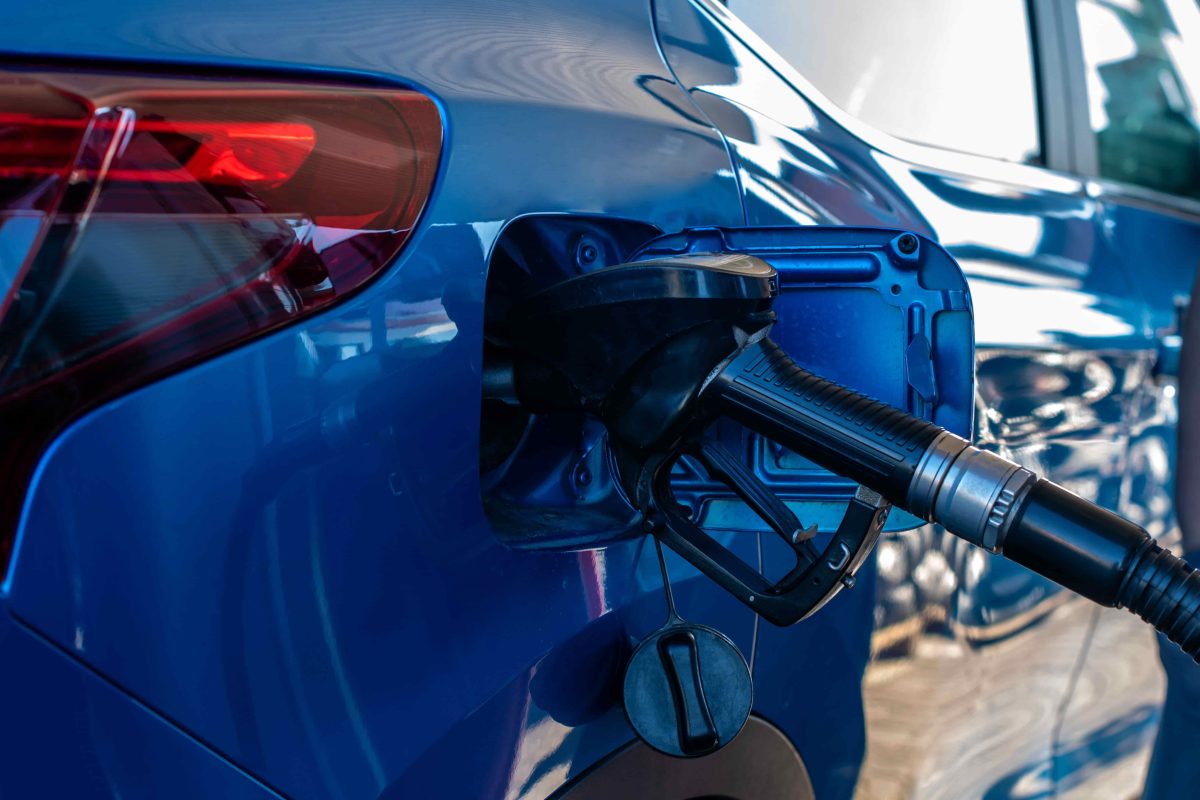 Otobil, şirket araçlarının Opet istasyonlarından otomatik bir şekilde hiçbir ödeme işlemi yapmadan yakıt almalarına yardımcı olan bir taşıt tanıma sistemidir.